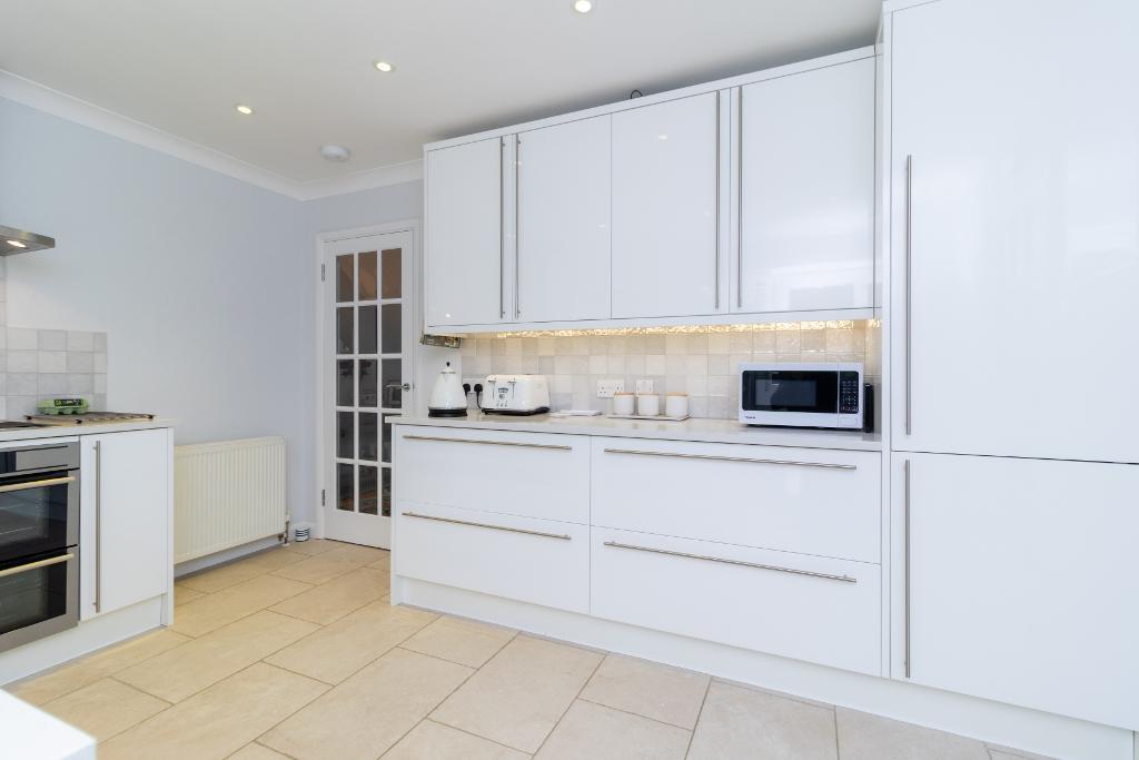 Marston Drive, Warlingham, CR6 9SY photo 4