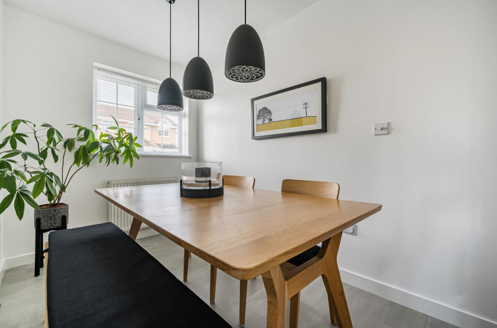 Avens Close, Woodhall Park, Swindon, SN2 photo 4