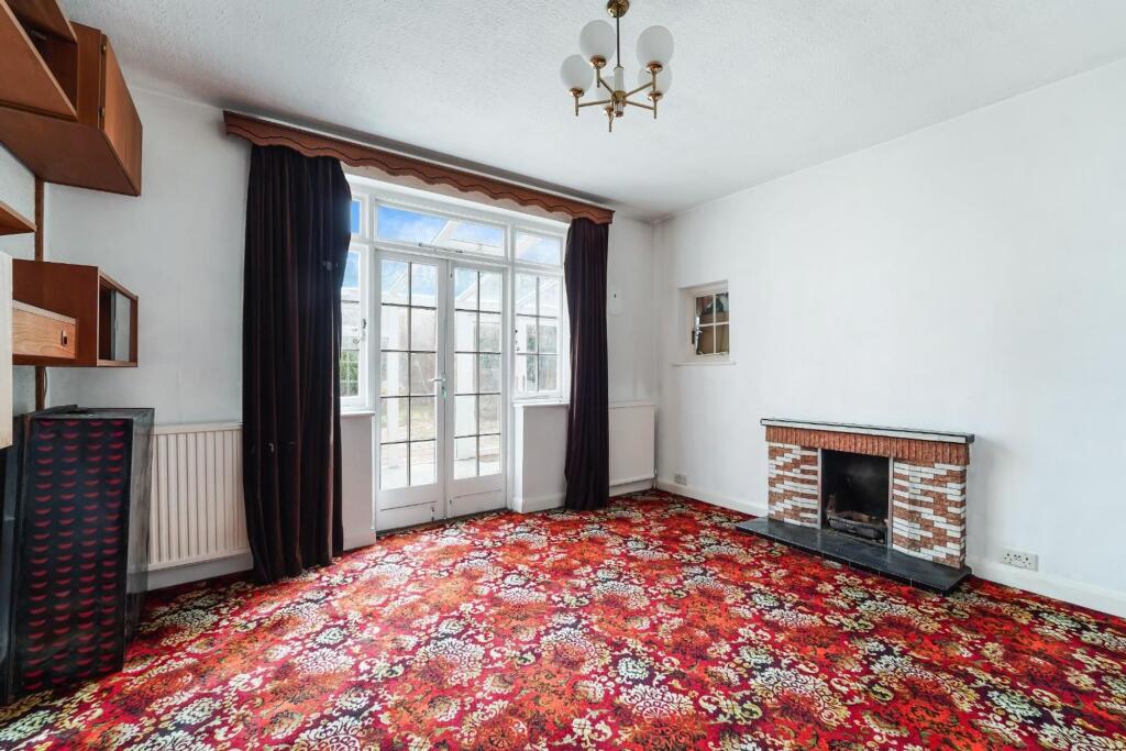 West Hill Avenue, Epsom, KT19 photo 4