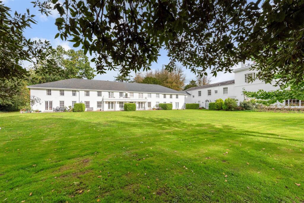 3-bed flat on The Street, Walberton, £375,000