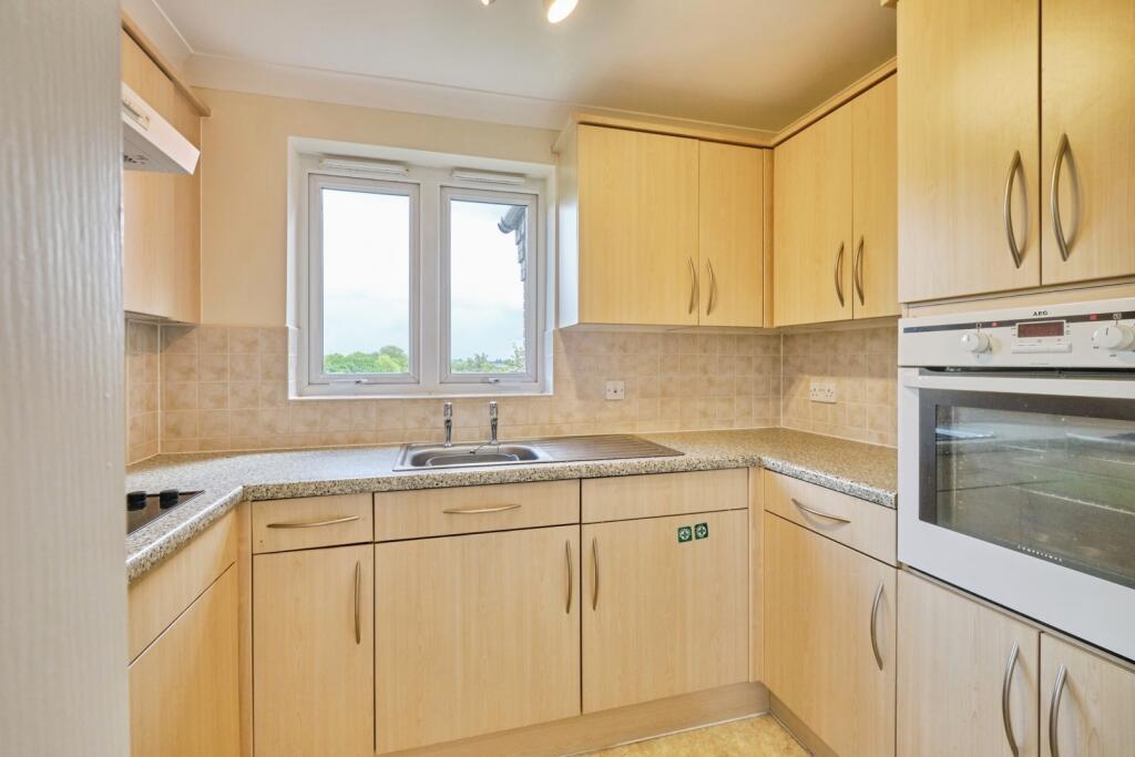 Apartment in Tamworth, Staffordshire - View 5