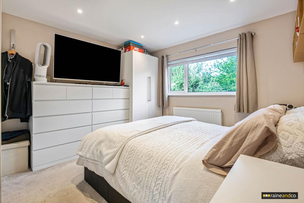 Additional image 8 of Robins Way, Hatfield