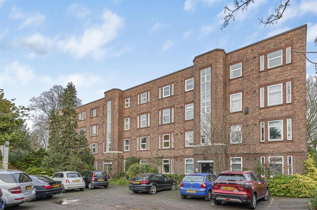2-bed flat on Rosemary Gardens, East Sheen, SW14, £400,000