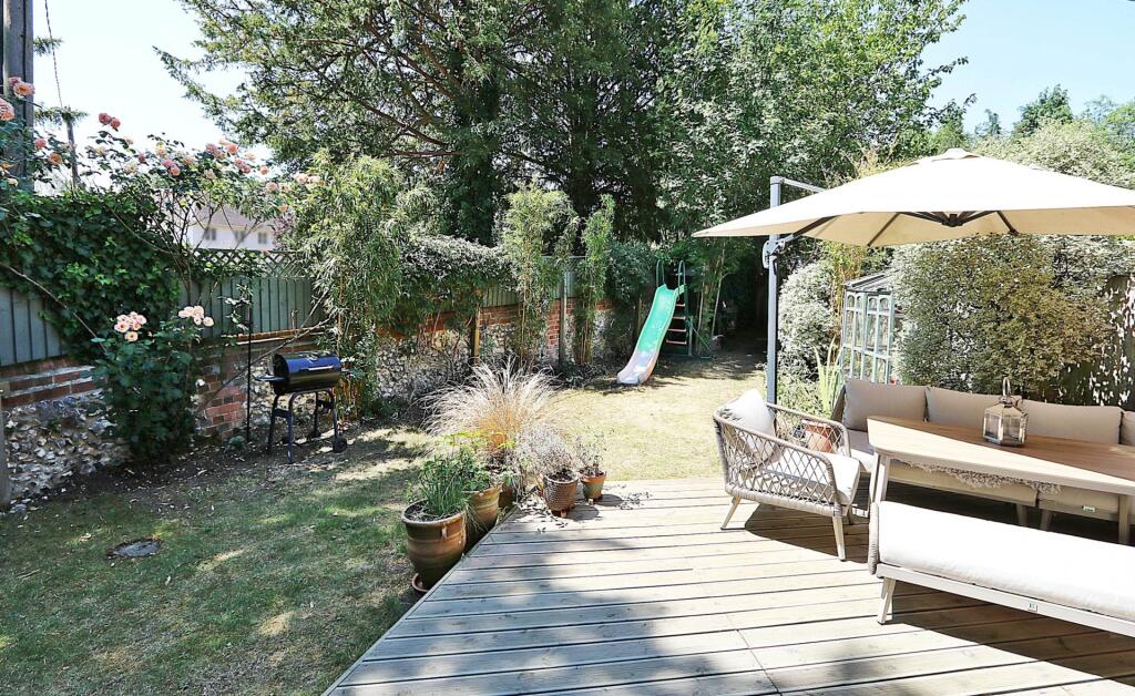 Whitchurch On Thames - Walk to Pangbourne shops, amenities, train station & highly regarded Whitchurch primary school - View 3