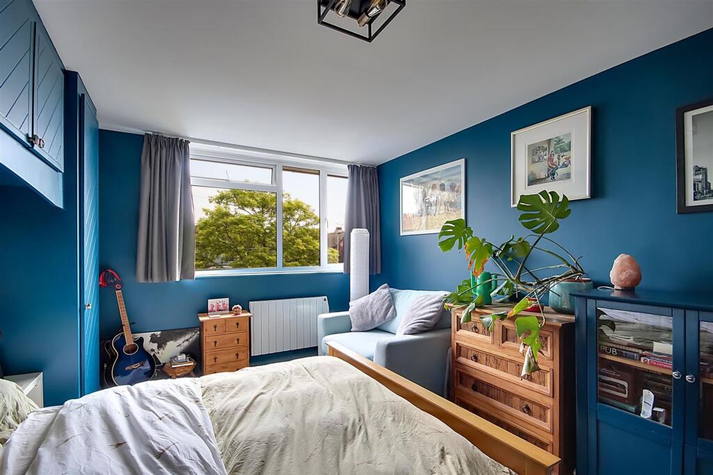 Apartment in Worthing, Goring Road Shops, West Worthing - More