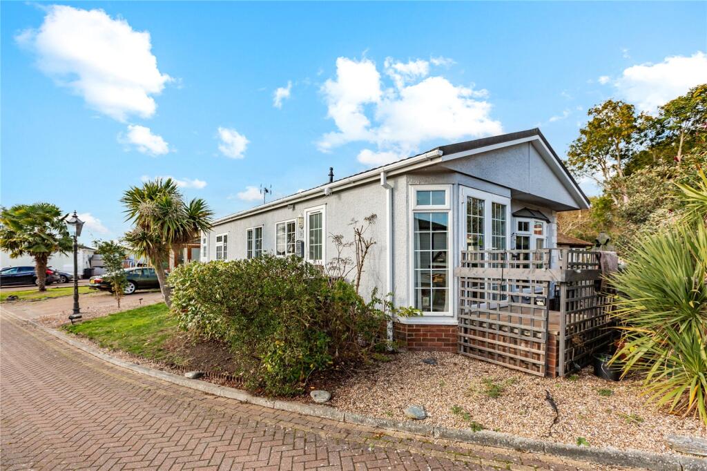 2-bed other on Chestnut Grove, Hayes Country Park, Battlesbridge, Wickford, SS11, £170,000