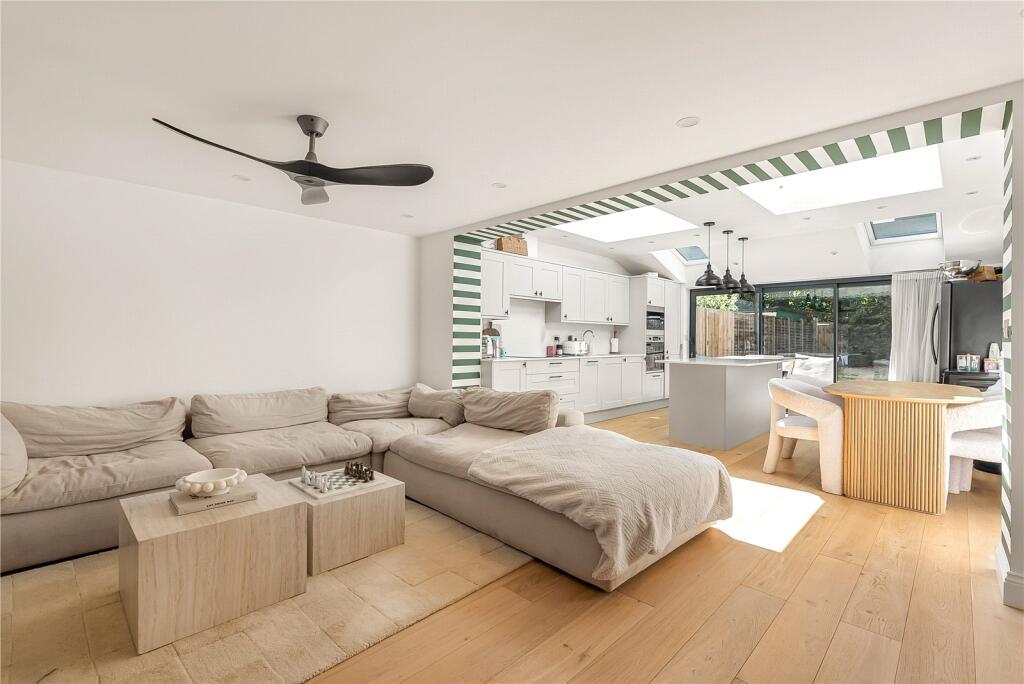 House in Watford - View 3