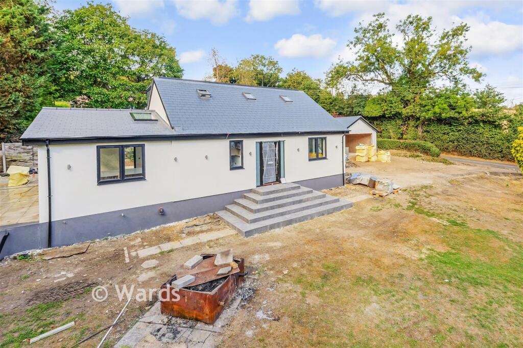 5-bed detached on Valley Road, Fawkham, Longfield, Kent, £792,500