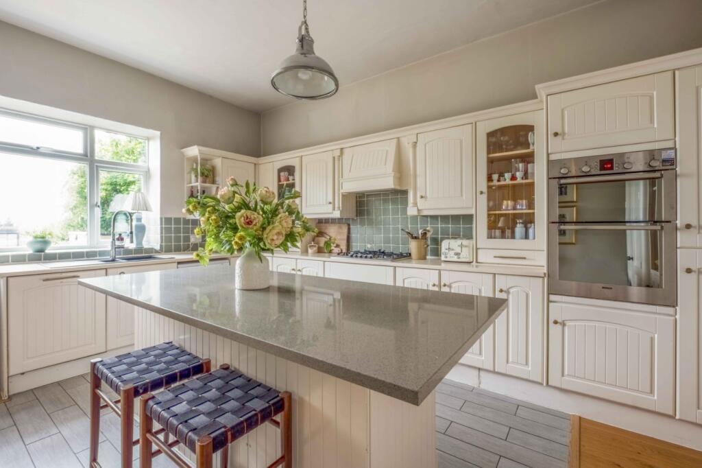 House in Tandridge, Caterham Valley - View 4
