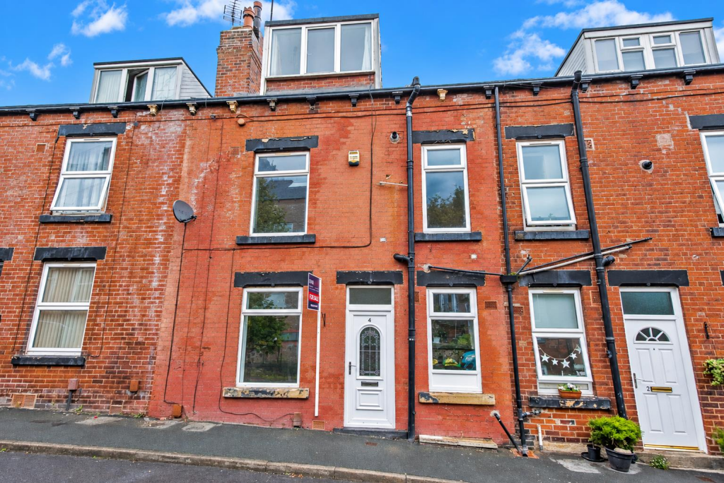 2-bed house on Cobden Terrace, Farnley, Leeds, £125,000