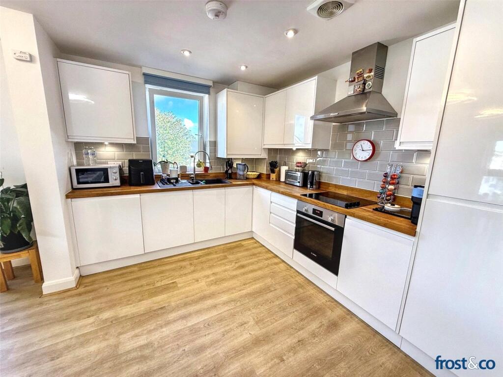 Apartment in Poole, Upper Parkstone - View 3