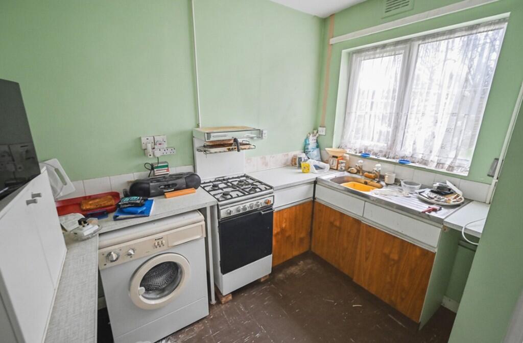 Albany Crescent, Wolverhampton, West Midlands, WV14 photo 3