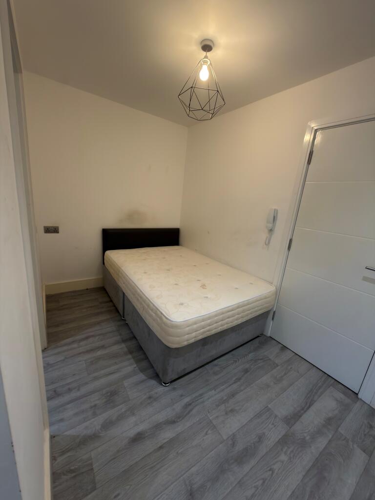 Apartment in Bangor, Upper Bangor - View 4