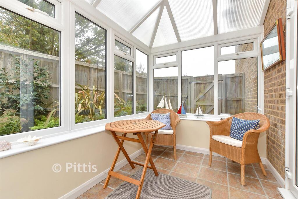 Lanes End, Totland Bay, Isle of Wight photo 4