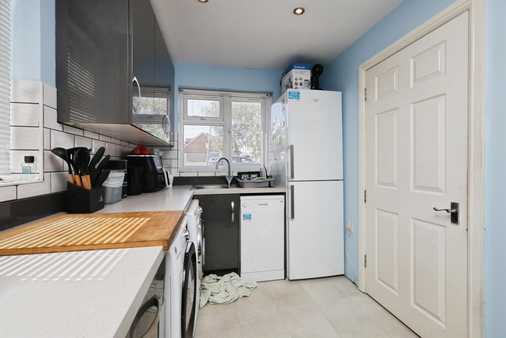 House in Wealden, Hailsham - More