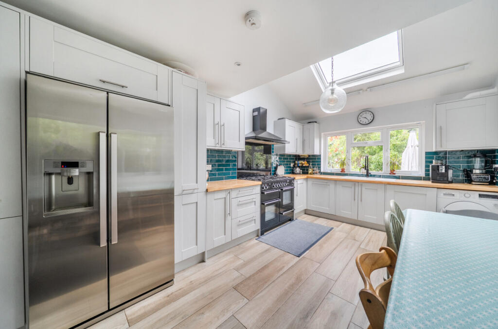 House in Binfield, Bracknell Forest - View 3
