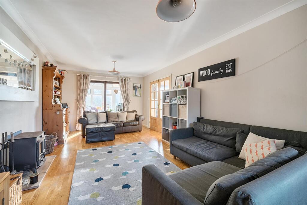 7, Maple Close, Pewsey photo 3
