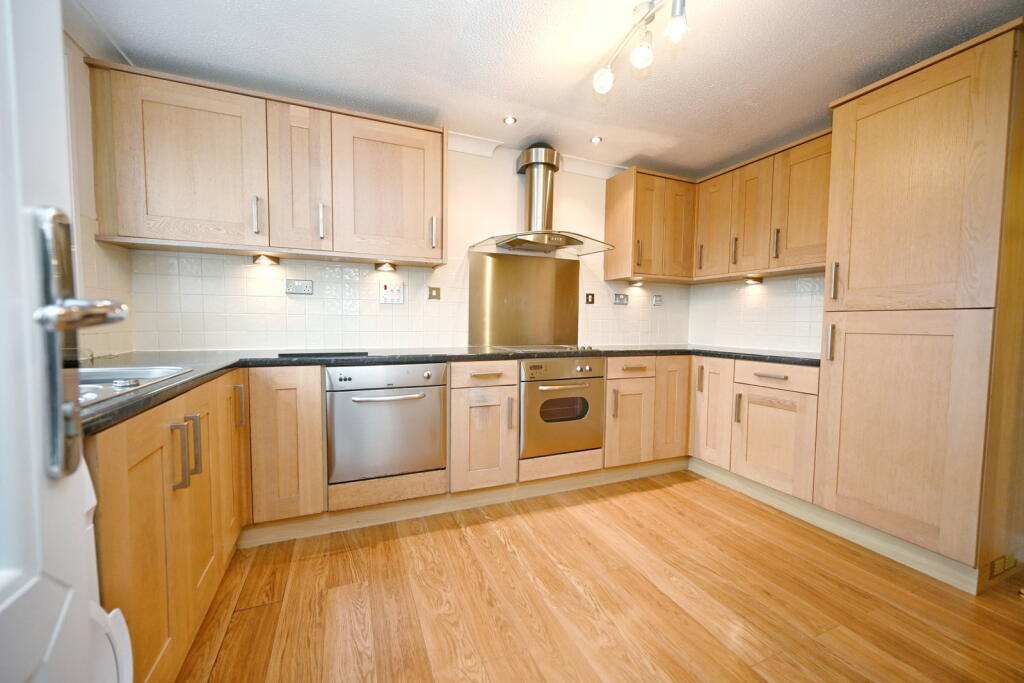 House in Barnsley, Dodworth - More