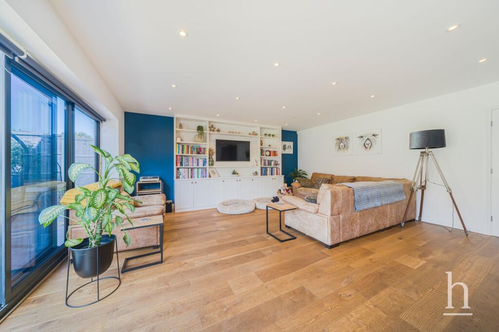 House in Wirral, Liverpool City Region - View 3