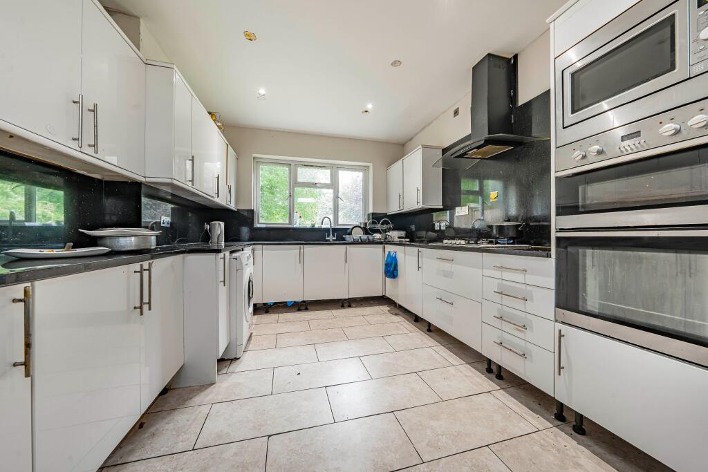 St. Stephens Road, Hounslow, TW3 - View 2