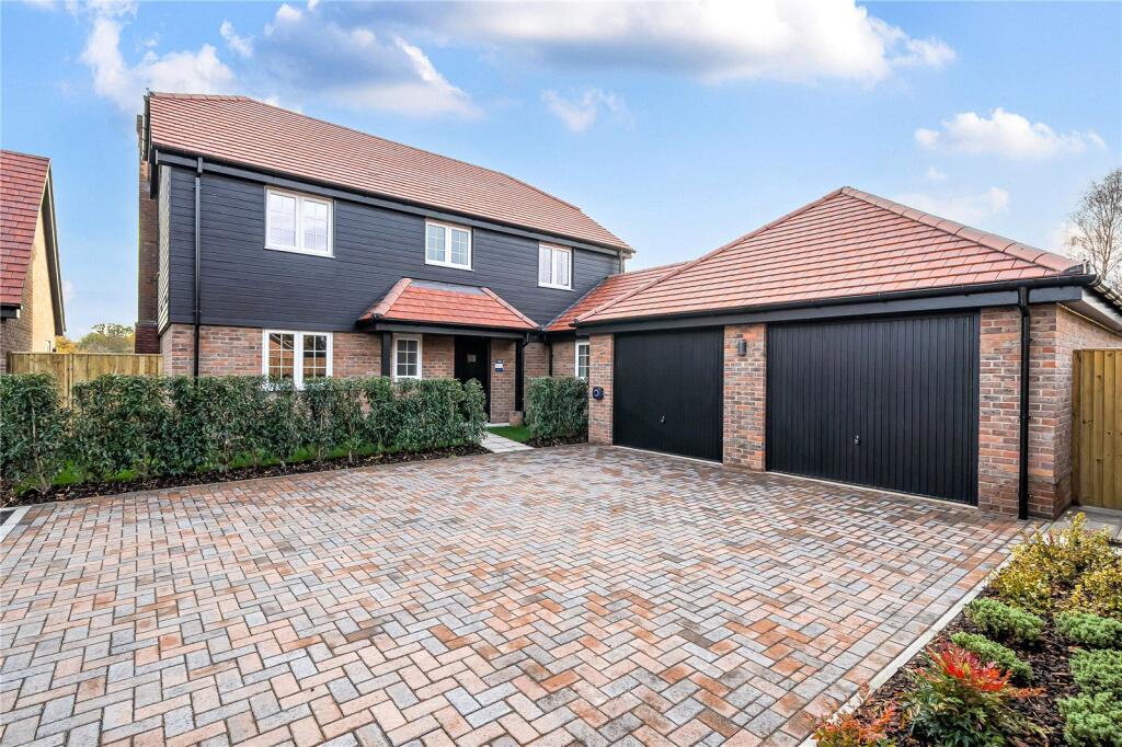 4-bed detached on Bowbrook Copse, Monk Sherborne Road, Charter Alley, Hampshire, RG26, £1,150,000