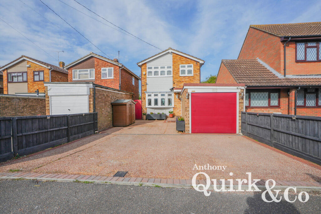 3-bed detached on Central Avenue, Canvey Island, SS8, £350,000
