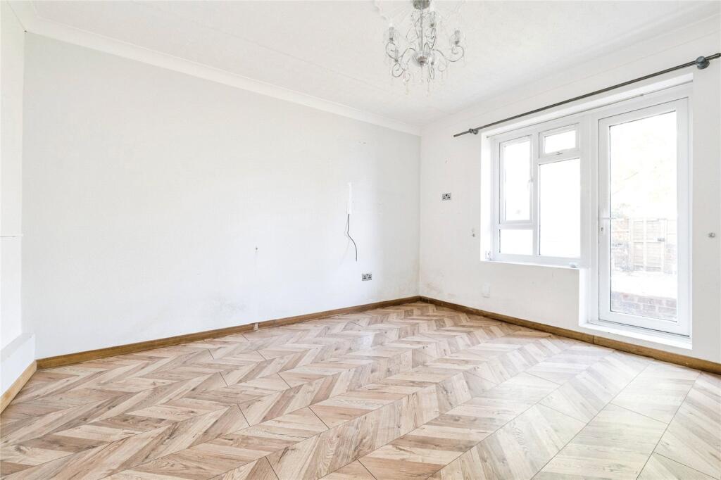 Apartment in Thurrock, Essex - View 5