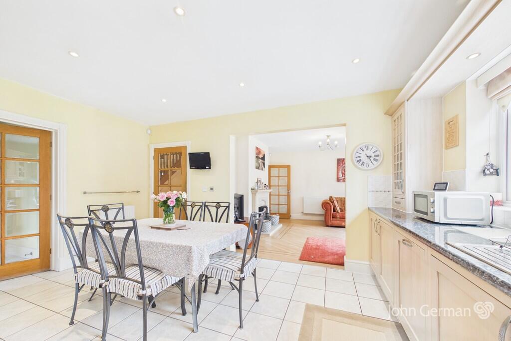 House in Stoke-on-Trent - View 4