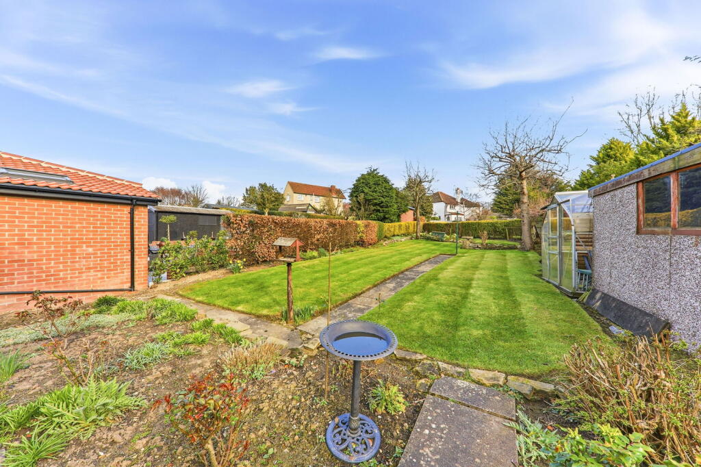 Mavis Avenue, Old Cookridge, Leeds, LS16 7LJ photo 4