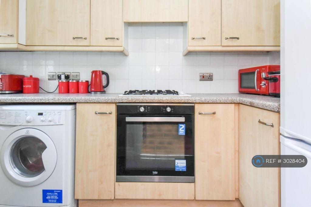 House in Romford - More