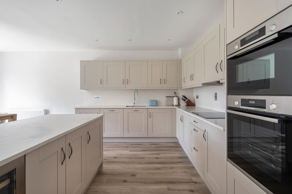 Lorimer Avenue, Cranleigh, GU6 8WQ photo 4