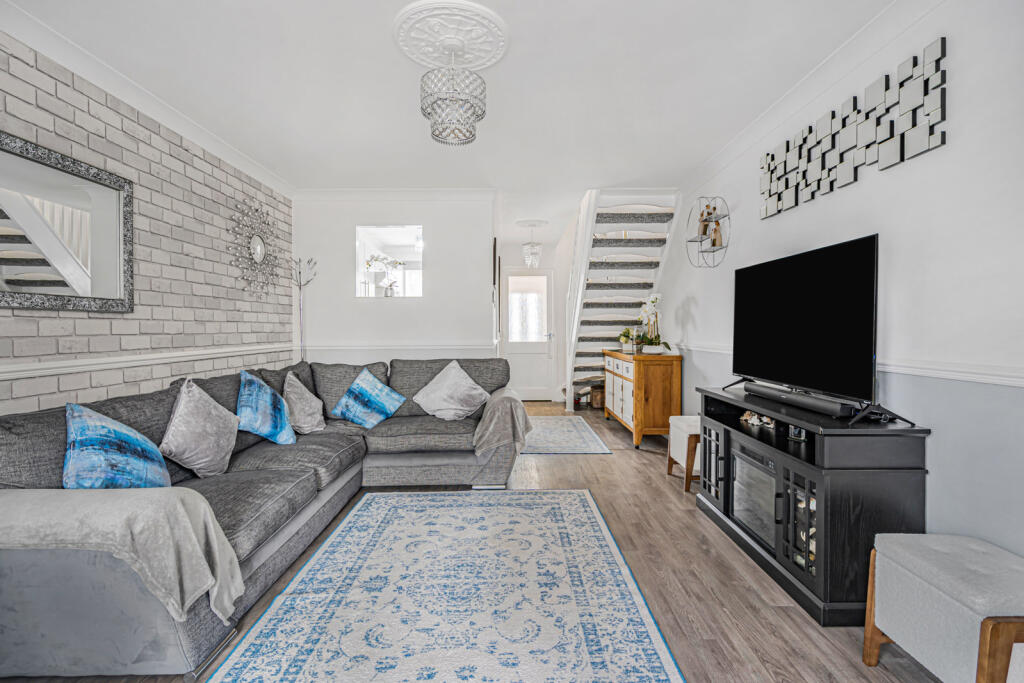 House in Twickenham - More