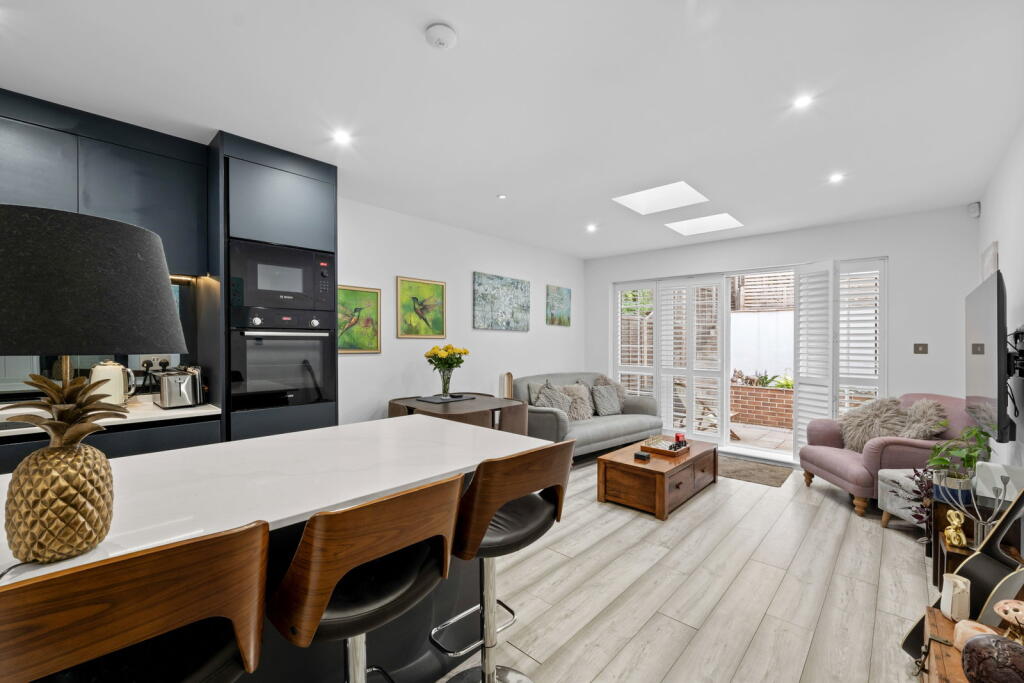 House in Croydon - View 4
