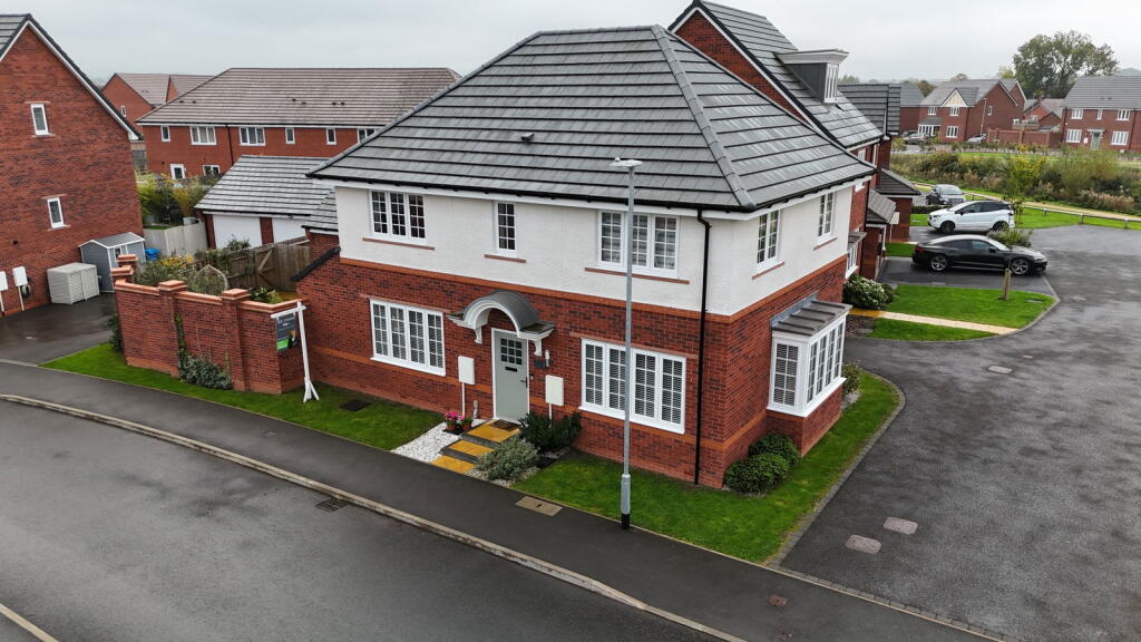 Ash Close, Penkridge, Staffordshire photo 3