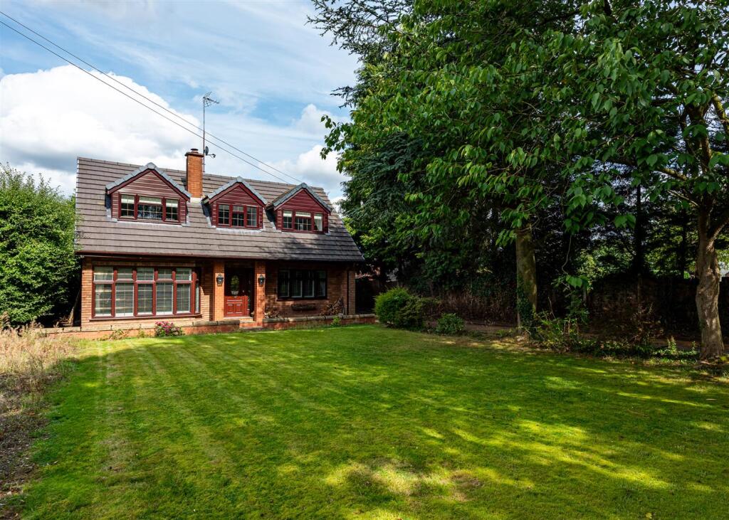 4-bed detached on Orchard View, Paradise Lane, Slade Heath, Wolverhampton, WV10 7NZ, £875,000