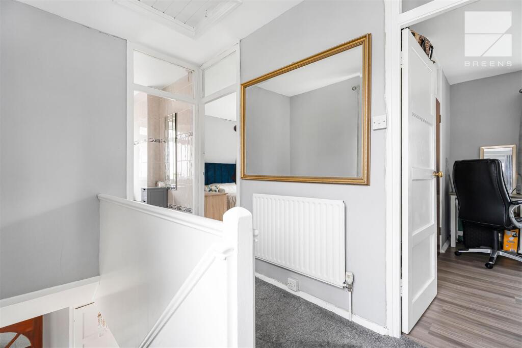 House in London, Chingford - More