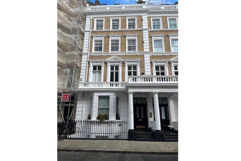 Main image of property: Flat 1, 1-3 Manson Place, London, Kensington and Chelsea, SW7 5LT