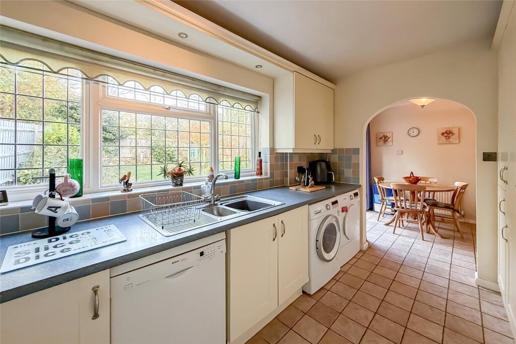 Courtfields, Harpenden, Hertfordshire, AL5 photo 3