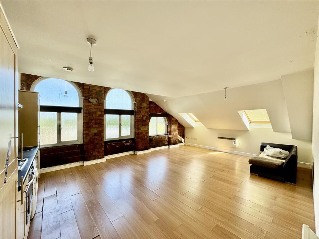 Apartment in Kirklees, West Yorkshire - View 2