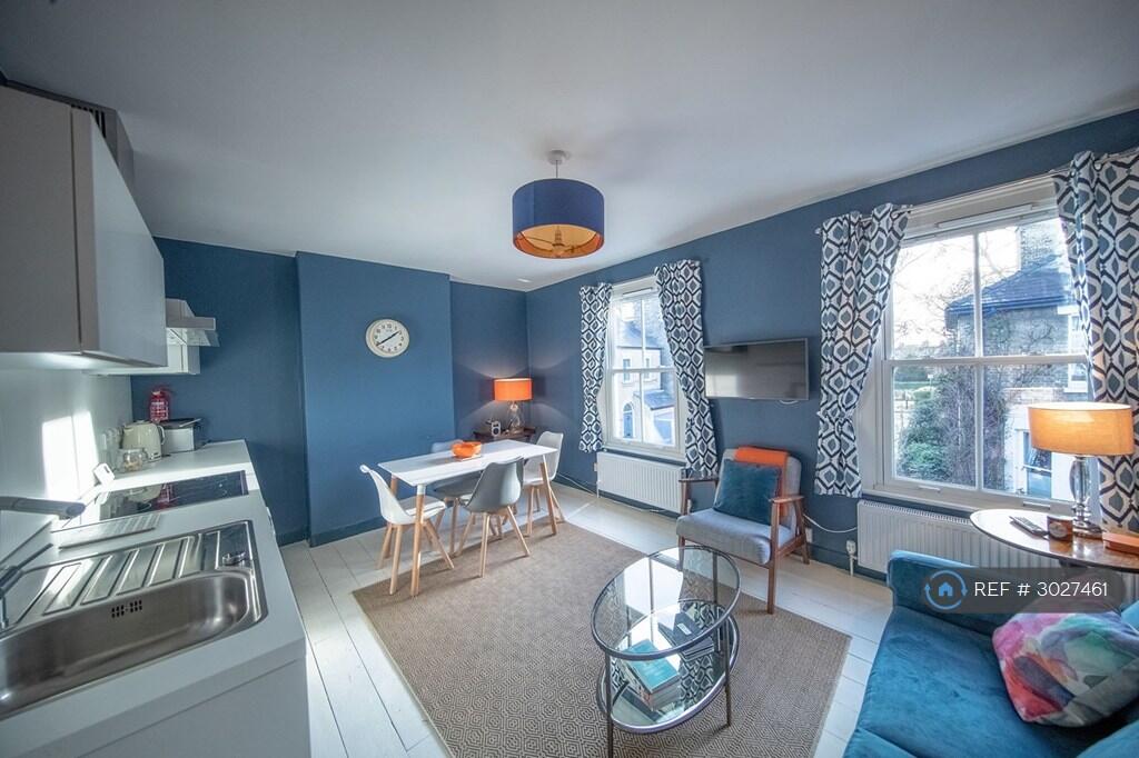 Apartment in Cambridge, Petersfield - View 5