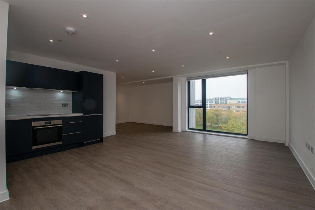 Apartment in Milton Keynes - View 5