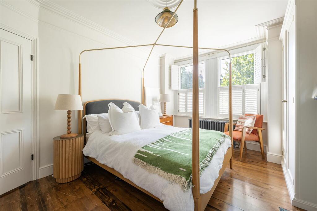 House in London, Highams Park - View 5