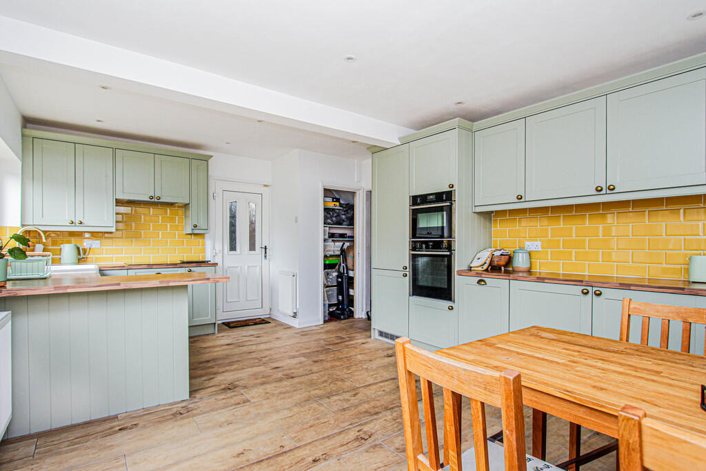 House in Irthlingborough, North Northamptonshire - View 2
