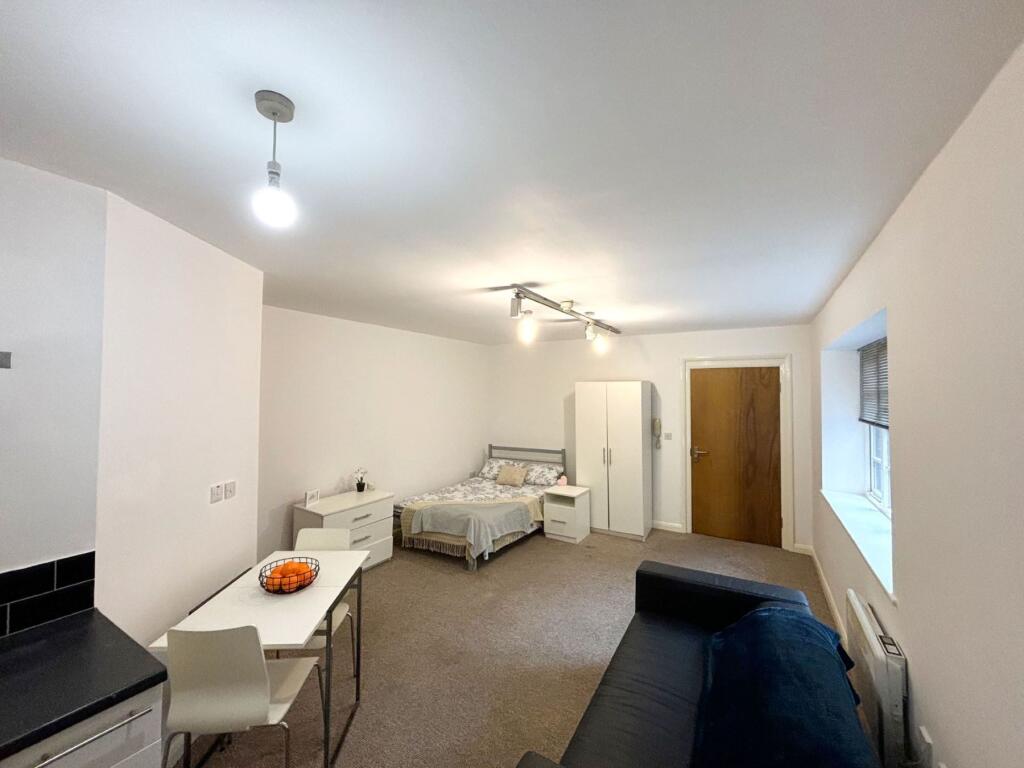 Studio flat for rent