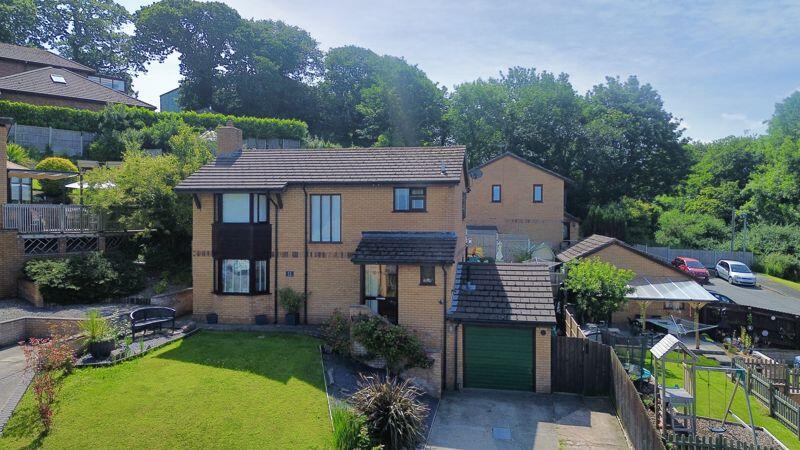 3-bed detached on Meadowbank, Old Colwyn, £329,950