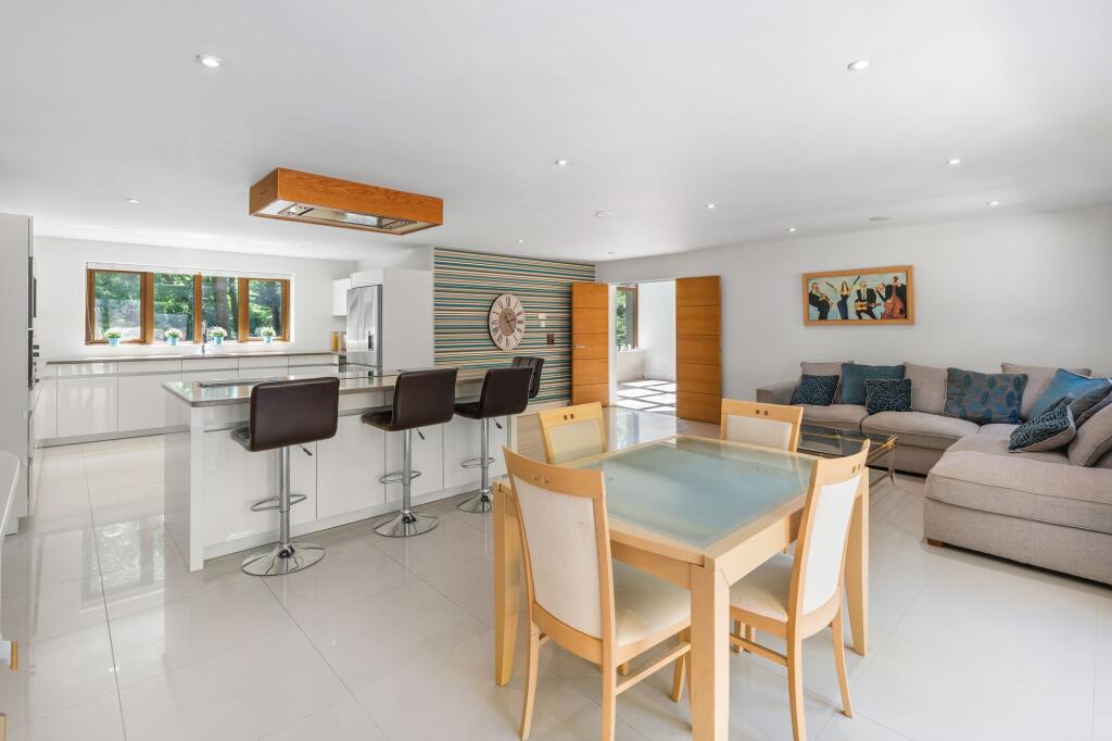 House in Hemel Hempstead, Hazlemere - More