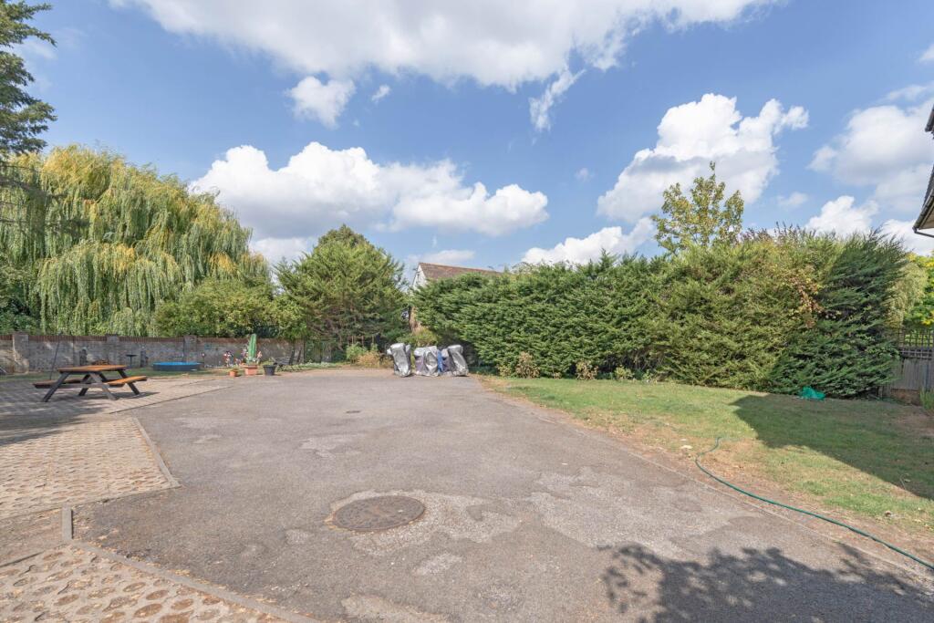 Apartment in Kingston upon Thames - View 5