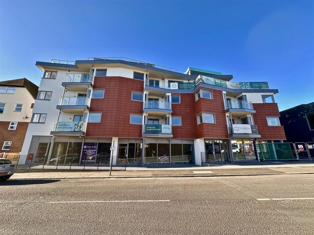 Apartment in Southend-on-Sea - View 5