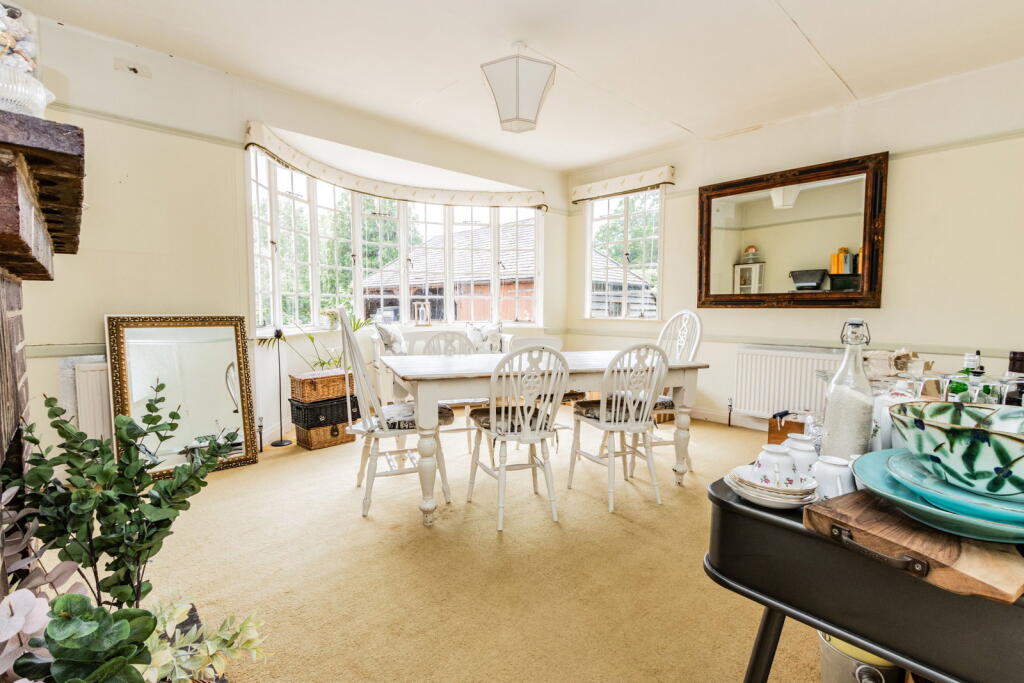 House in Tunbridge Wells, Hawkhurst - More