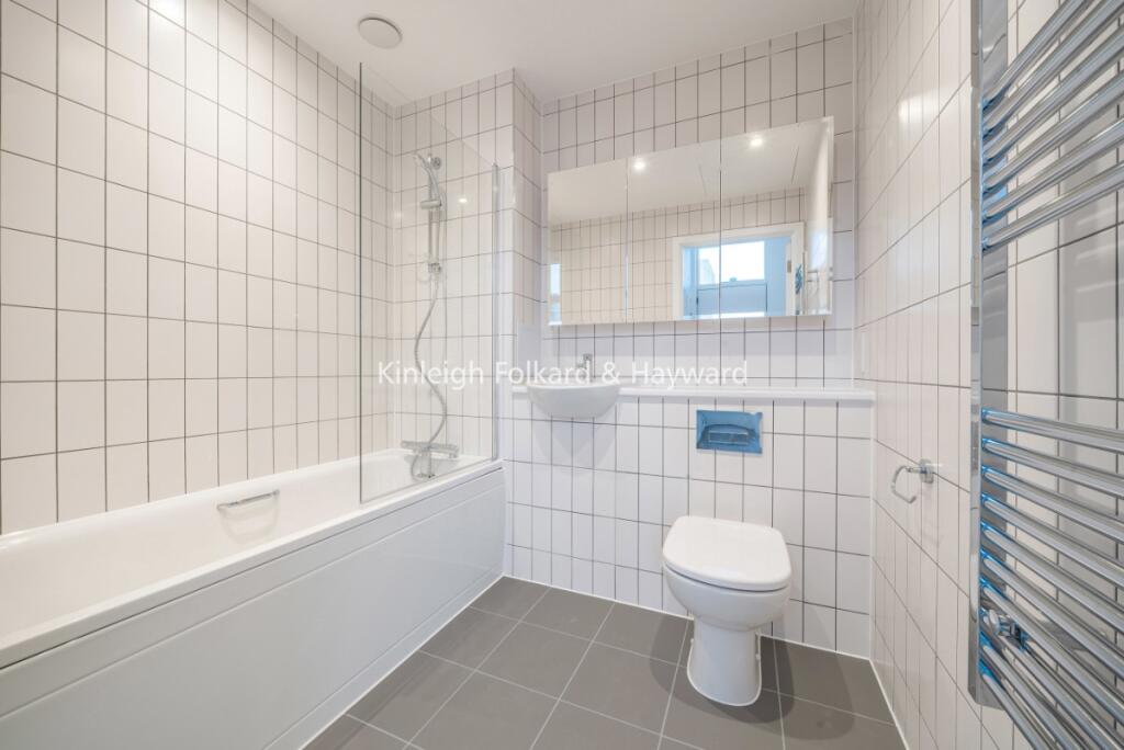 Apartment in Ilford - View 5